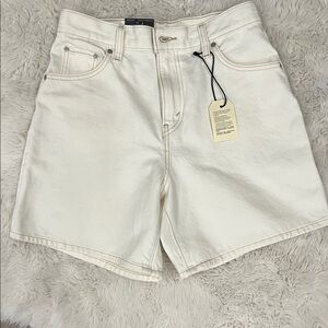 *NWT* Women’s Levi's Cream Jean Shorts